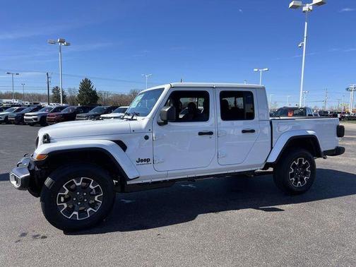 Bright White Clearcoat 2026 Jeep Gladiator Sport