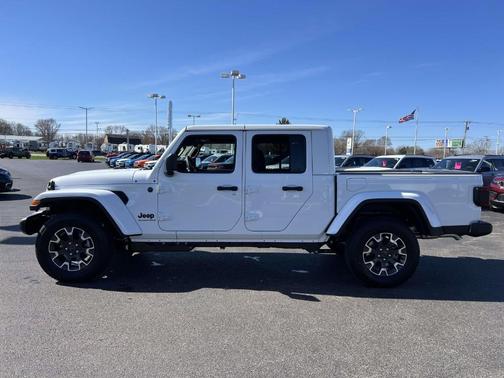 2026 Jeep Gladiator Sport