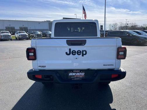 Bright White Clearcoat 2026 Jeep Gladiator Sport