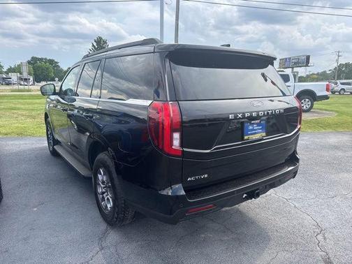 Black Metallic 2025 Ford Expedition Active
