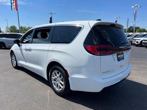 Bright White Clearcoat 2025 Chrysler Pacifica Select