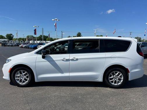 Bright White Clearcoat 2025 Chrysler Pacifica Select