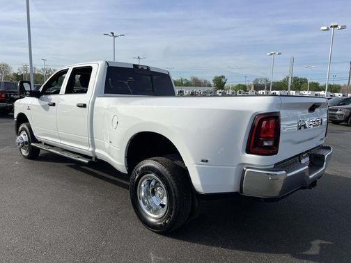 Bright White Clearcoat 2026 RAM 3500 Tradesman