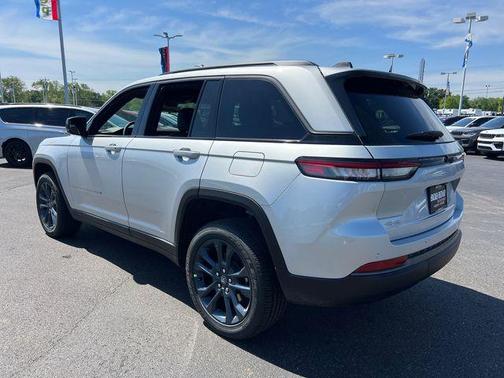 Silver Zynith 2026 Jeep Grand Cherokee Limited