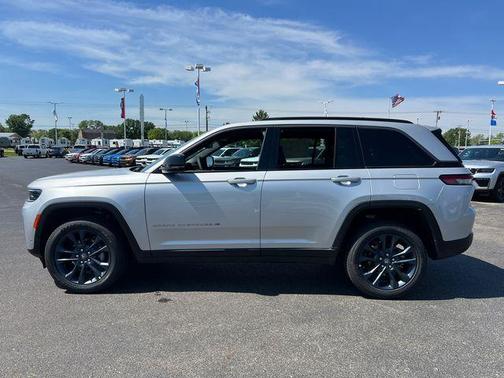 Silver Zynith 2026 Jeep Grand Cherokee Limited