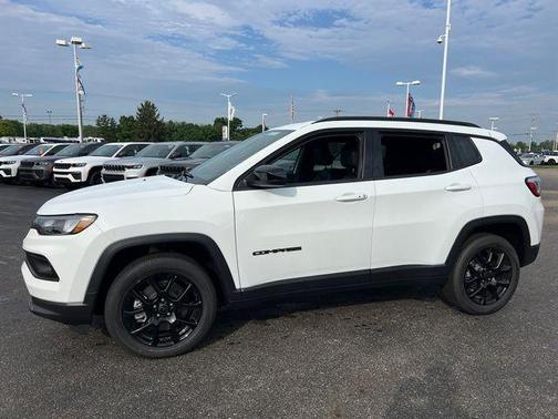 Bright White Clearcoat 2026 Jeep Compass Latitude