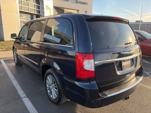 2014 Chrysler Town & Country Touring-L