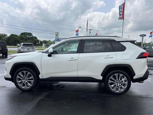 2022 Toyota RAV4 XLE Premium
