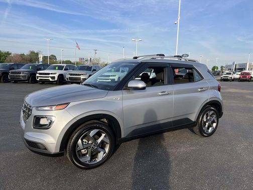 2025 Hyundai VENUE SEL