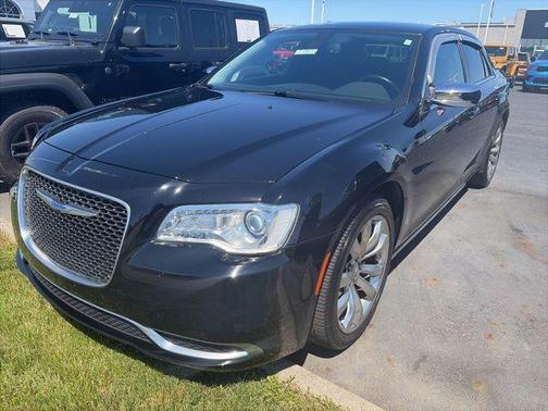 Gloss Black 2018 Chrysler 300 Touring