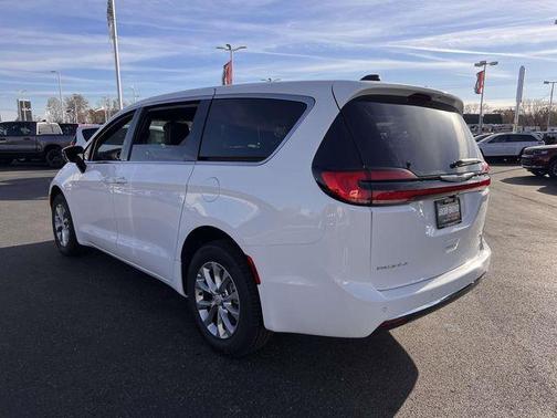 Bright White Clearcoat 2026 Chrysler Pacifica Select