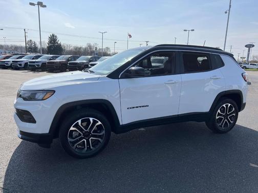Bright White Clearcoat 2023 Jeep Compass Limited