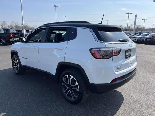 Bright White Clearcoat 2023 Jeep Compass Limited