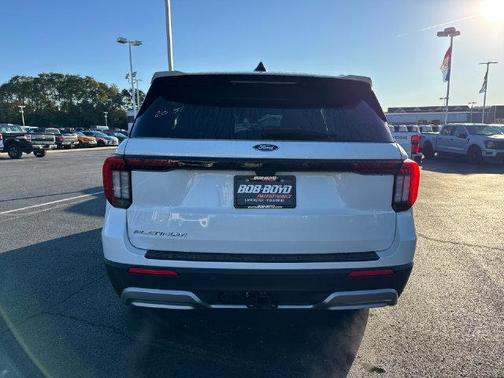 Star White 2027 Ford Explorer Platinum