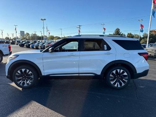 Star White 2027 Ford Explorer Platinum