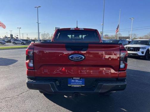 Hot Pepper Red Metallic Tinted Clearcoat 2024 Ford Ranger XLT
