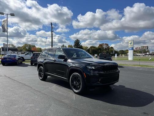 2025 Jeep Grand Cherokee Laredo