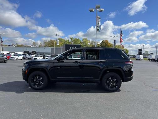 2025 Jeep Grand Cherokee Laredo