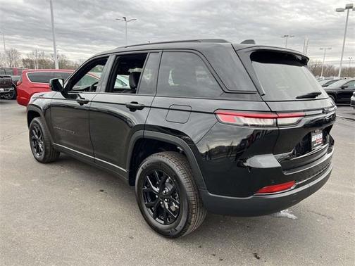 2025 Jeep Grand Cherokee Laredo
