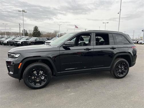 2025 Jeep Grand Cherokee Laredo