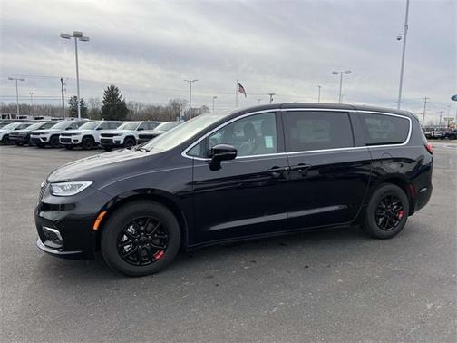 2025 Chrysler Pacifica Select