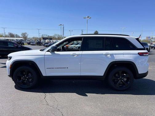 Bright White Clearcoat 2026 Jeep Grand Cherokee Limited
