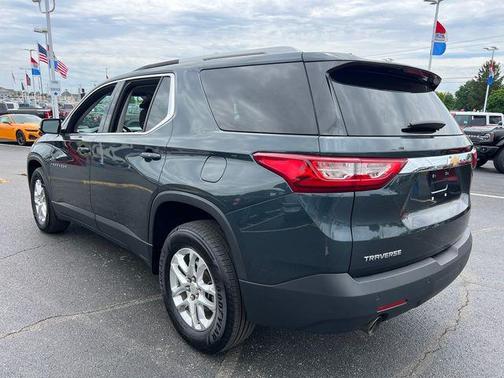 Graphite Metallic 2018 Chevrolet Traverse LT Cloth