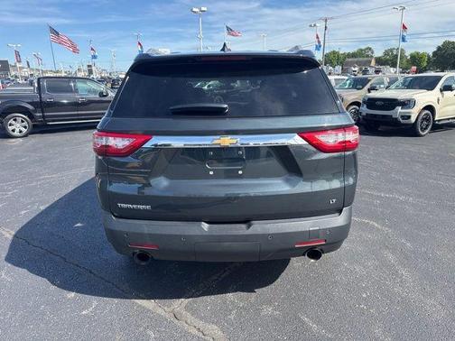 Graphite Metallic 2018 Chevrolet Traverse LT Cloth