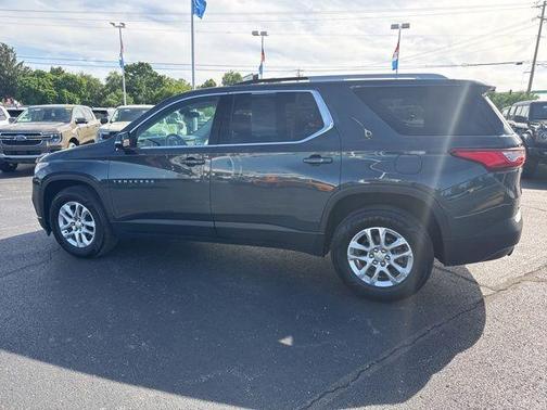 Graphite Metallic 2018 Chevrolet Traverse LT Cloth