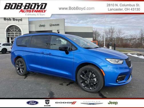 Hydro Blue Pearlcoat 2026 Chrysler Pacifica Select
