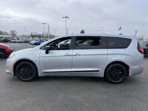 2026 Chrysler Voyager LX