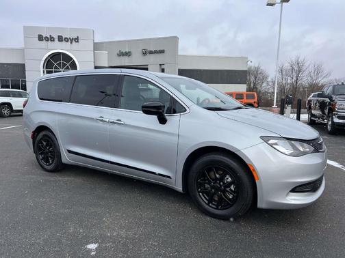 2026 Chrysler Voyager LX