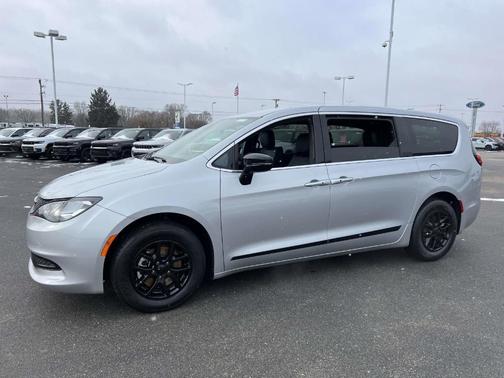 2026 Chrysler Voyager LX