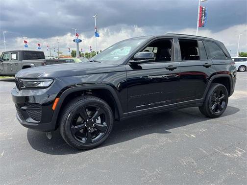 2025 Jeep Grand Cherokee Laredo