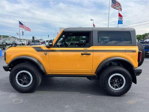 Cyber Orange Metallic Tricoat 2022 Ford Bronco Badlands