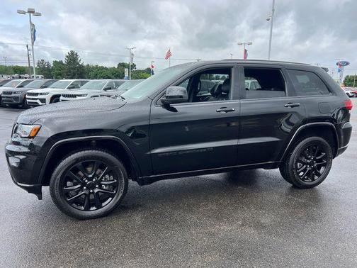 Diamond Black 2022 Jeep Grand Cherokee WK Laredo