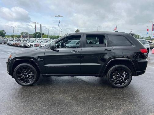 Diamond Black 2022 Jeep Grand Cherokee WK Laredo
