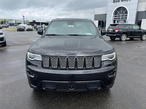 Diamond Black 2022 Jeep Grand Cherokee WK Laredo