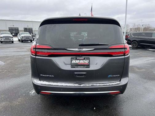 2022 Chrysler Pacifica Hybrid Touring L