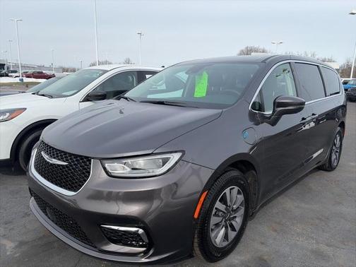 2022 Chrysler Pacifica Hybrid Touring L