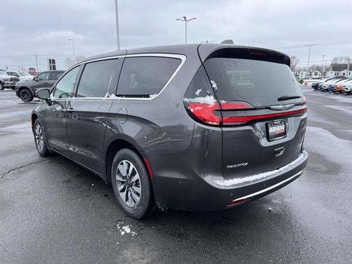 2022 Chrysler Pacifica Hybrid Touring L