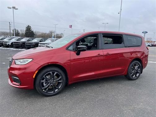 2026 Chrysler Pacifica Select