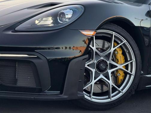 2023 Porsche 718 Cayman GT4 RS