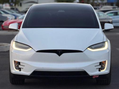 2018 Tesla Model X 75D Sport Utility 4D