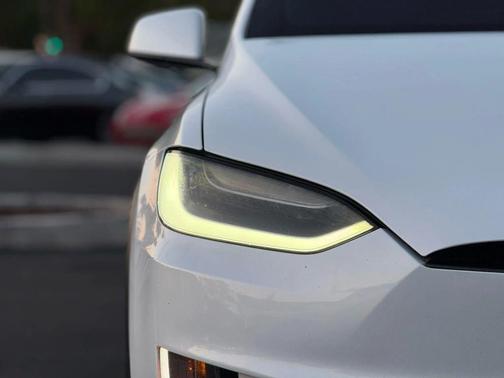 2018 Tesla Model X 75D Sport Utility 4D