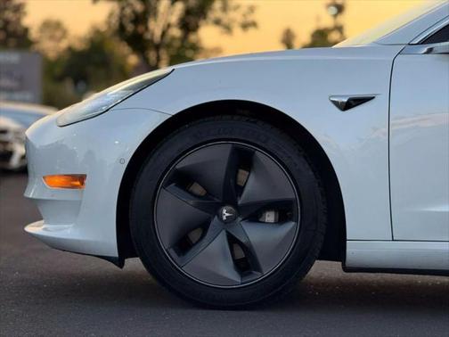 2019 Tesla Model 3 Mid Range