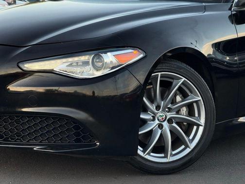 2019 Alfa Romeo Giulia Base