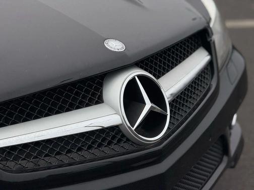 2011 Mercedes-Benz SL-Class SL 550 Roadster 2D