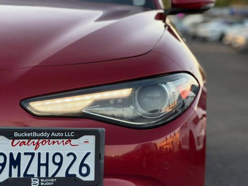 Rosso Alfa 2017 Alfa Romeo Giulia Ti