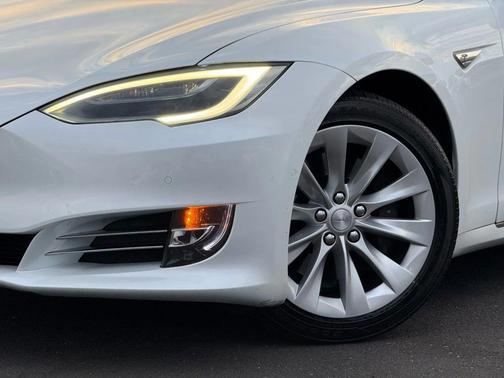 2016 Tesla Model S 90D